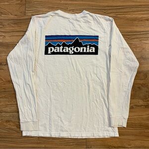 Patagonia P-6 Logo long sleeve shirt
